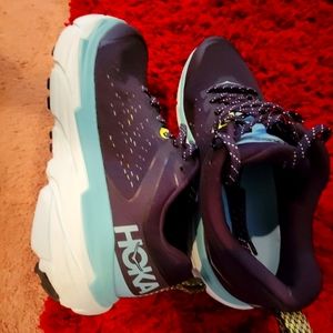 HOKA WOMENS 10.5